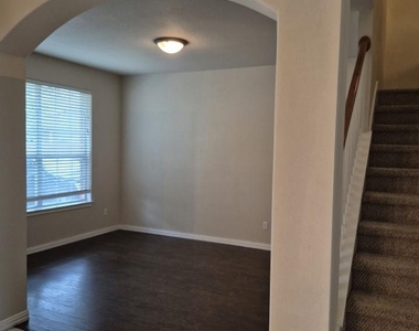 808 Busleigh Castle Way - Photo Thumbnail 2