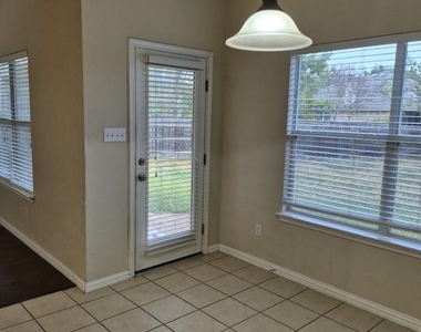 808 Busleigh Castle Way - Photo Thumbnail 10