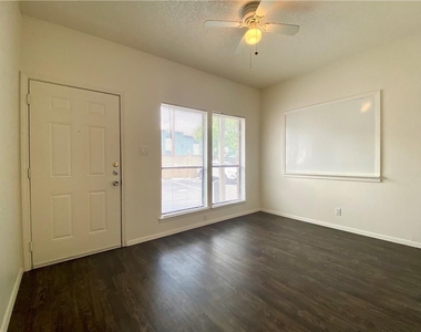 3000 Guadalupe St - Photo Thumbnail 2