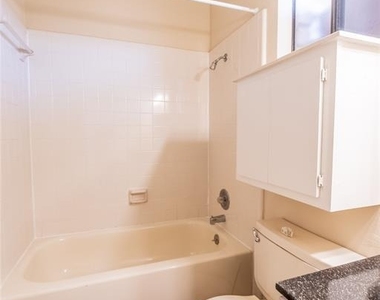 2818 Nueces St - Photo Thumbnail 5