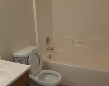 137 Milwaukee Boulevard - Photo Thumbnail 4