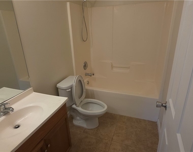137 Milwaukee Boulevard - Photo Thumbnail 10
