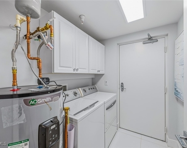 1065 Borghese Lane - Photo Thumbnail 25