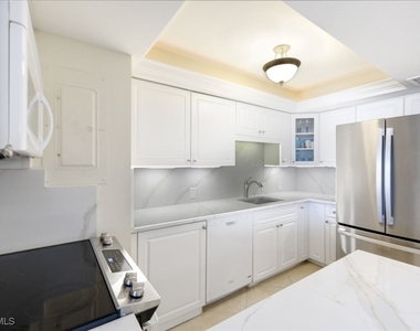 3443 Gulf Shore Boulevard N - Photo Thumbnail 7