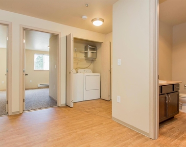 1406 Maple Ln - Photo Thumbnail 10