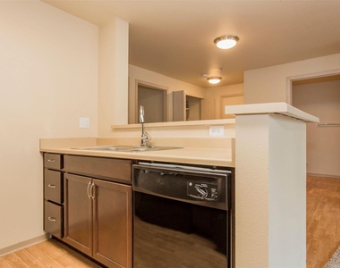 1406 Maple Ln - Photo Thumbnail 12