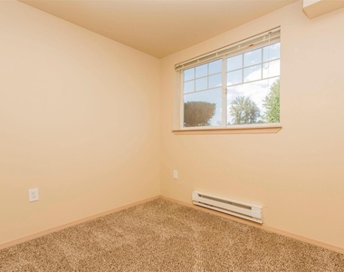 1406 Maple Ln - Photo Thumbnail 9