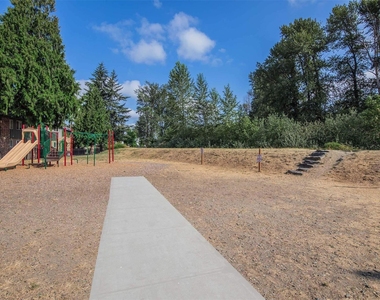 1406 Maple Ln - Photo Thumbnail 2