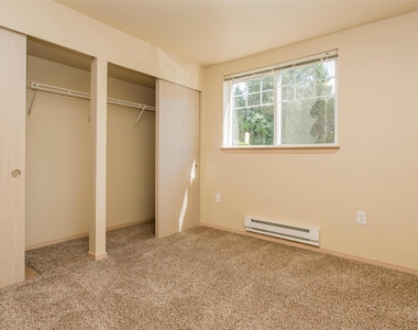 1406 Maple Ln - Photo Thumbnail 8