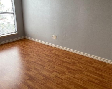 2820 S Bartell Drive - Photo Thumbnail 6