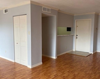 2820 S Bartell Drive - Photo Thumbnail 1