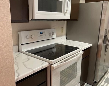 2820 S Bartell Drive - Photo Thumbnail 2