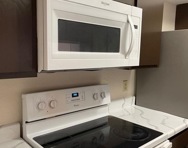 2820 S Bartell Drive - Photo Thumbnail 5