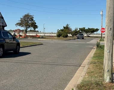 610 Laurelton Boulevard - Photo Thumbnail 2