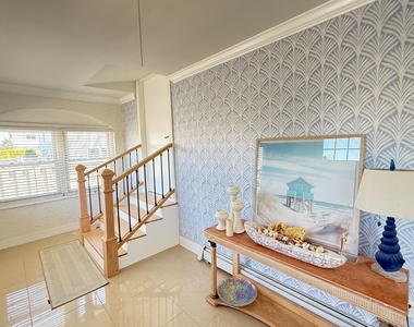 610 Laurelton Boulevard - Photo Thumbnail 5