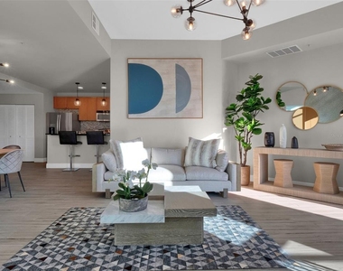 525 E Jackson Street - Photo Thumbnail 7