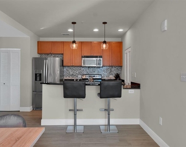 525 E Jackson Street - Photo Thumbnail 21