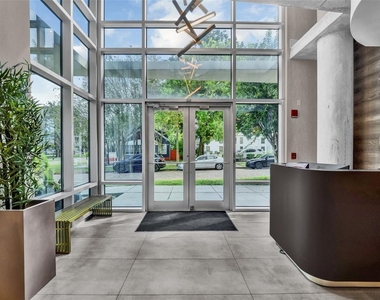 525 E Jackson Street - Photo Thumbnail 4
