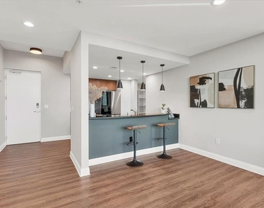 525 E Jackson Street - Photo Thumbnail 6