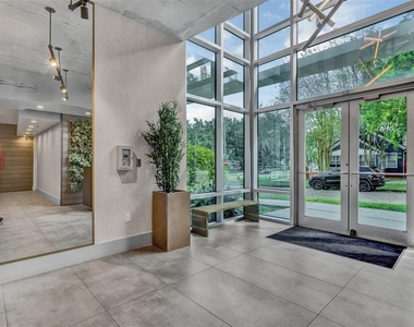 525 E Jackson Street - Photo Thumbnail 3