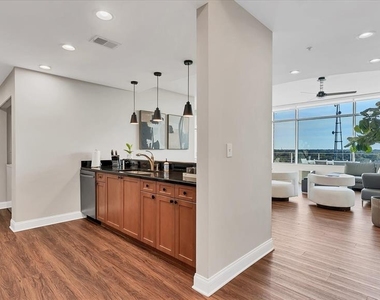 525 E Jackson Street - Photo Thumbnail 18