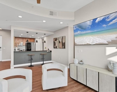 525 E Jackson Street - Photo Thumbnail 8