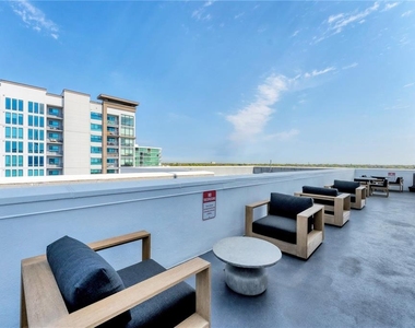 525 E Jackson Street - Photo Thumbnail 54