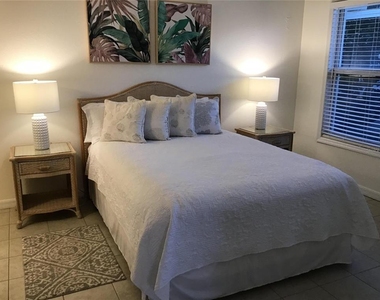 4849 Saxon Drive - Photo Thumbnail 7