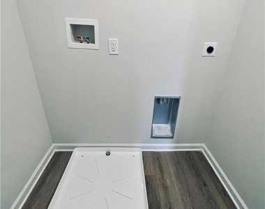 314 Barber Street - Photo Thumbnail 40