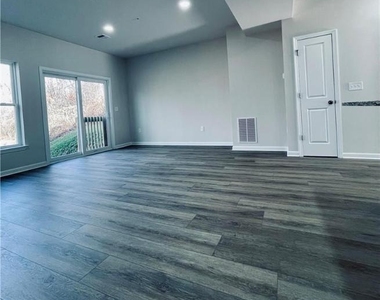 314 Barber Street - Photo Thumbnail 25