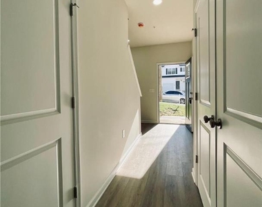 314 Barber Street - Photo Thumbnail 8