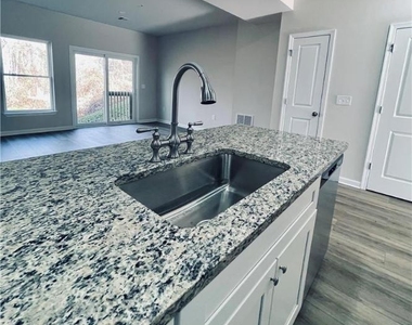 314 Barber Street - Photo Thumbnail 17