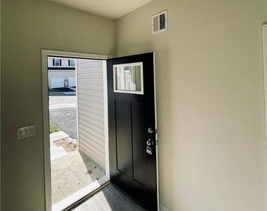 314 Barber Street - Photo Thumbnail 12