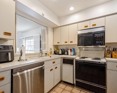 1195 Coquille Street - Photo Thumbnail 8