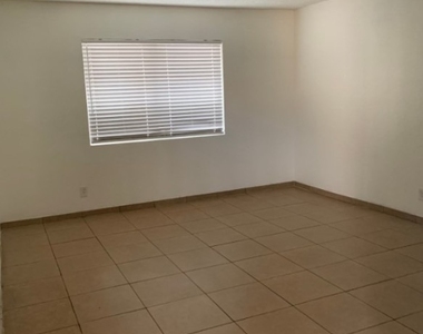 5148 Greene Lane - Photo Thumbnail 3