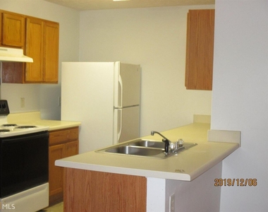 2296 Strathmoor Manor Drive - Photo Thumbnail 5