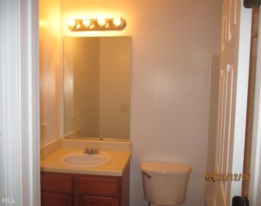 2296 Strathmoor Manor Drive - Photo Thumbnail 9