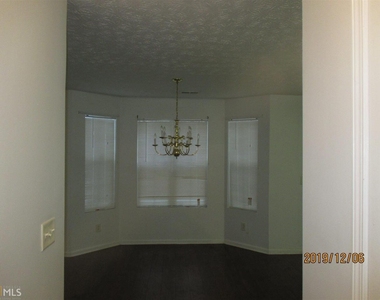 2296 Strathmoor Manor Drive - Photo Thumbnail 4