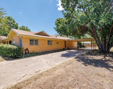 1909 8th Street - Photo Thumbnail 17