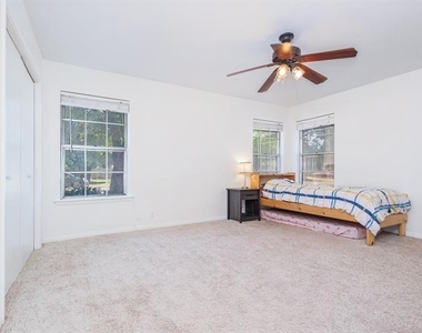 1909 8th Street - Photo Thumbnail 8