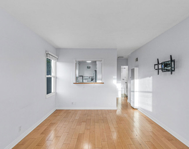 1352 Ocean Park Boulevard - Photo Thumbnail 2