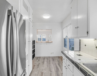 1352 Ocean Park Boulevard - Photo Thumbnail 5