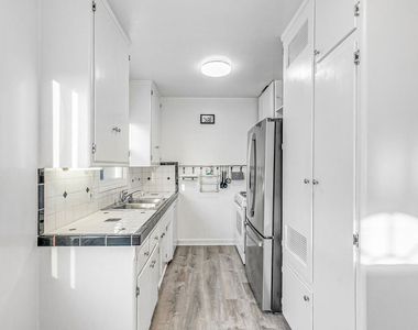 1352 Ocean Park Boulevard - Photo Thumbnail 4