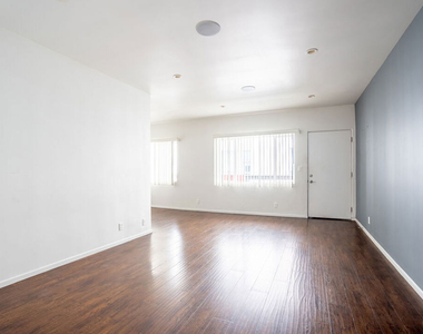 5831 Carlton Way - Photo Thumbnail 6