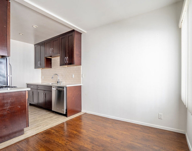 5831 Carlton Way - Photo Thumbnail 7