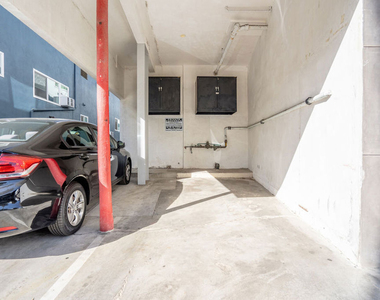 5831 Carlton Way - Photo Thumbnail 16