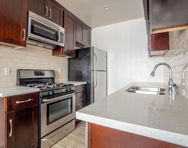 5831 Carlton Way - Photo Thumbnail 8
