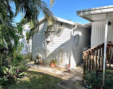 425 E Bougainvillea Drive - Photo Thumbnail 8