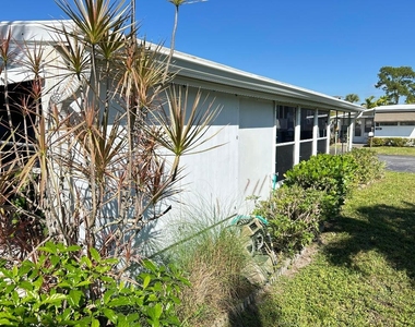 425 E Bougainvillea Drive - Photo Thumbnail 3