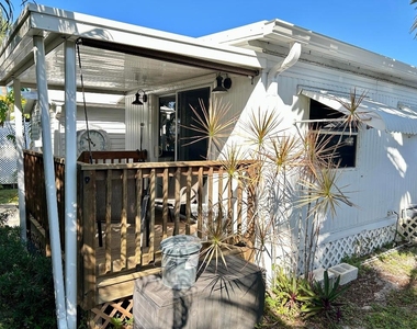 425 E Bougainvillea Drive - Photo Thumbnail 5